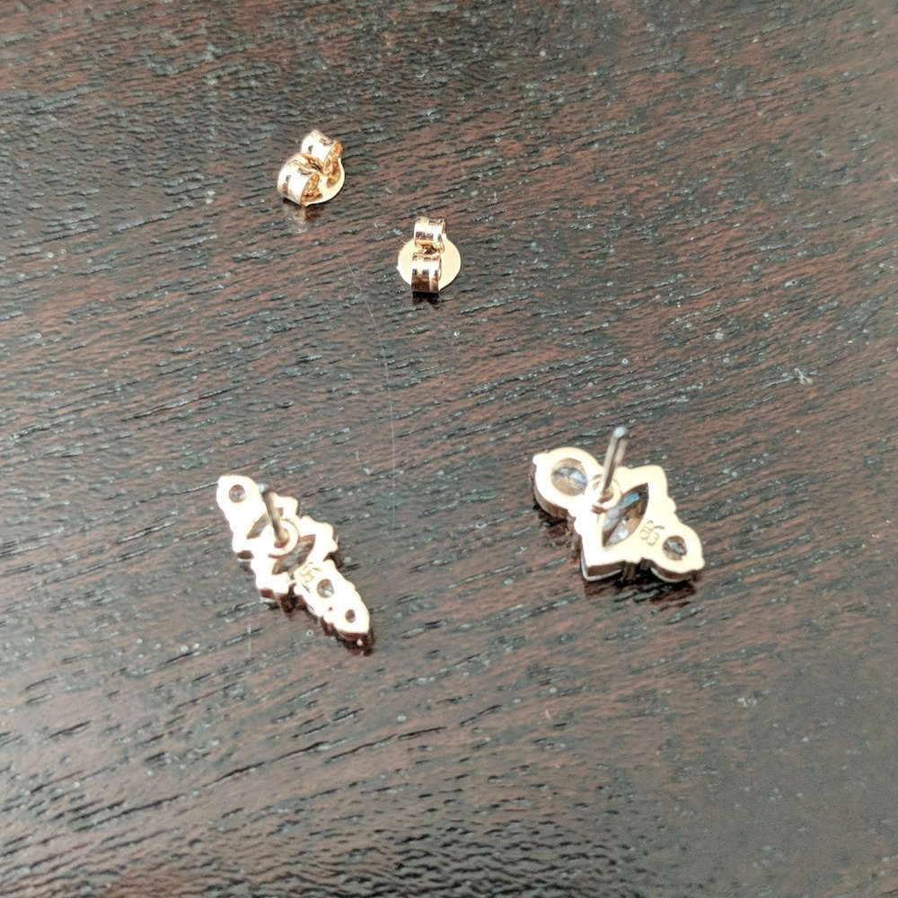 NWT Banana Republic Dainty Studs - Picture 2 of 4